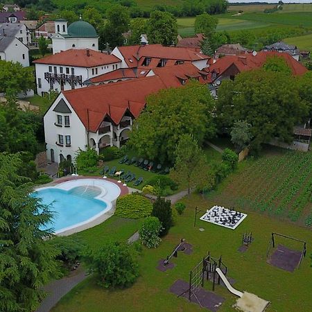 Hasik Hotel Magyarpolány Kültér fotó